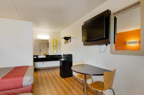 Motel 6-Salina, KS image 1