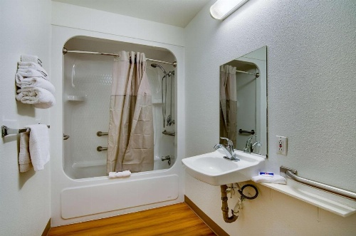 Motel 6-Salina, KS image 20