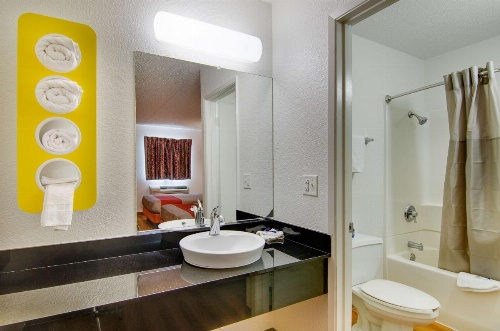 Motel 6-Salina, KS image 23