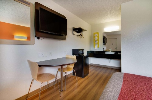 Motel 6-Salina, KS image 26