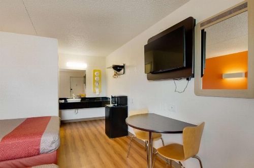 Motel 6-Salina, KS image 27