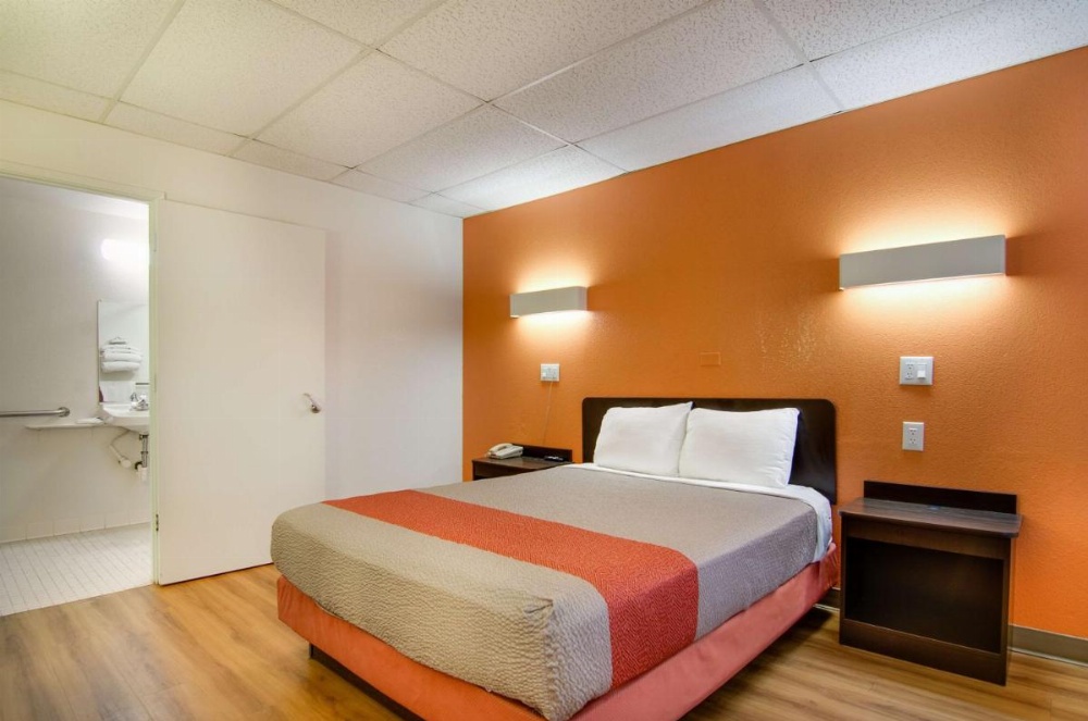 Queen Room - Disability Access