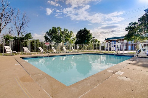 Motel 6-Salina, KS image 5